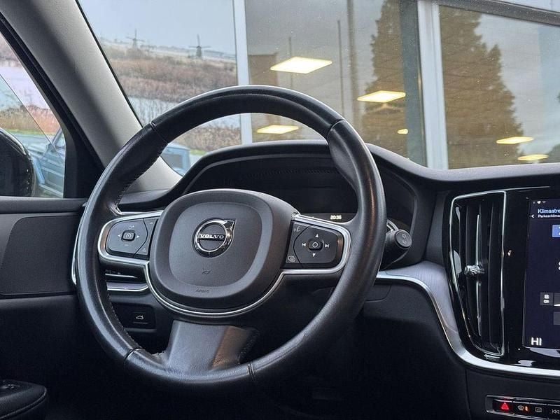 Gebraucht Volvo V60 Momentum 2020 Schwarz Kombi