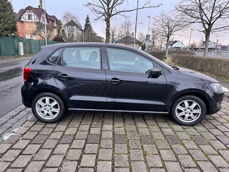Gebraucht VW Polo 60 PS (44 kW) 2010 Schwarz Kleinwagen