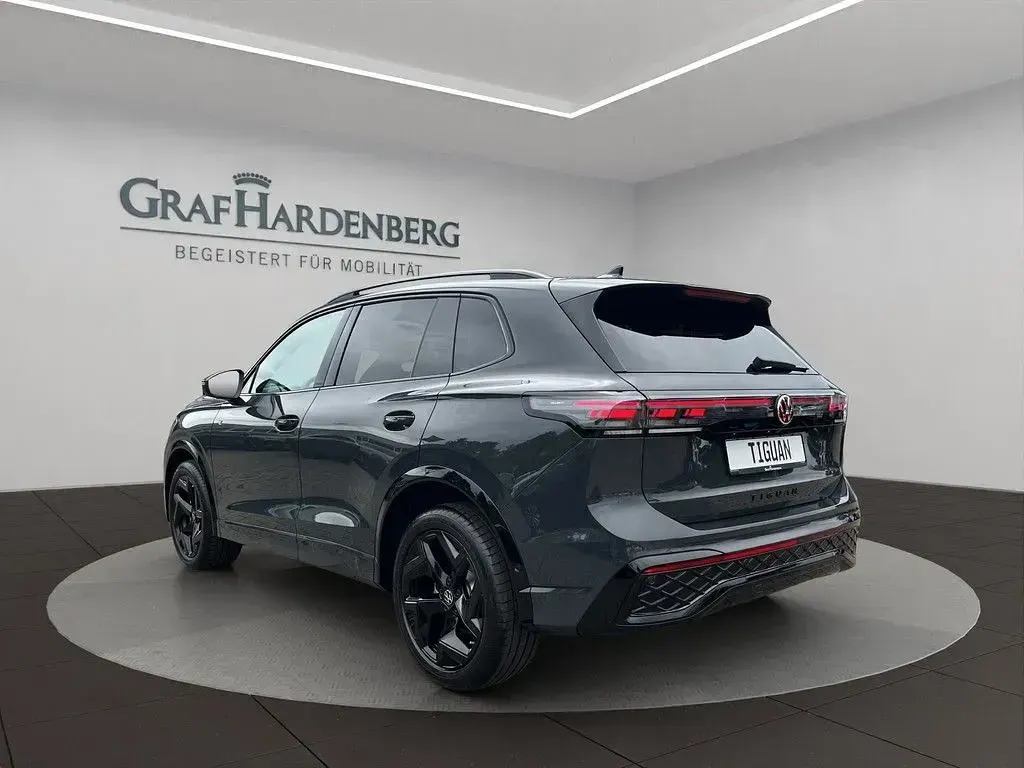 Neu VW Tiguan R-line 150 PS (110 kW) 2026 Uranograu SUV