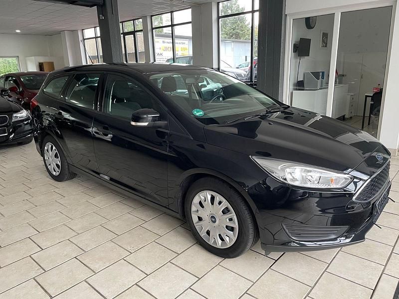 Gebraucht Ford Focus Ambiente 101 PS (74 kW) 2015 Schwarz Kombi