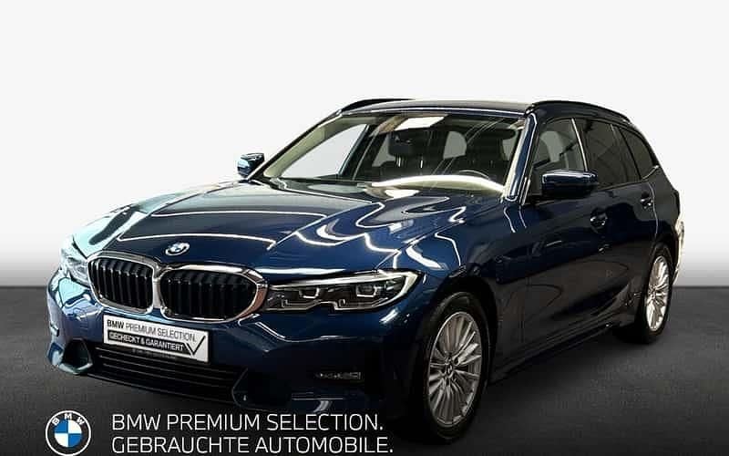 Blau Gebraucht 2022 BMW 318 Sport Line Kombi | 22.990 € (Superpreis) - Bild 1/4