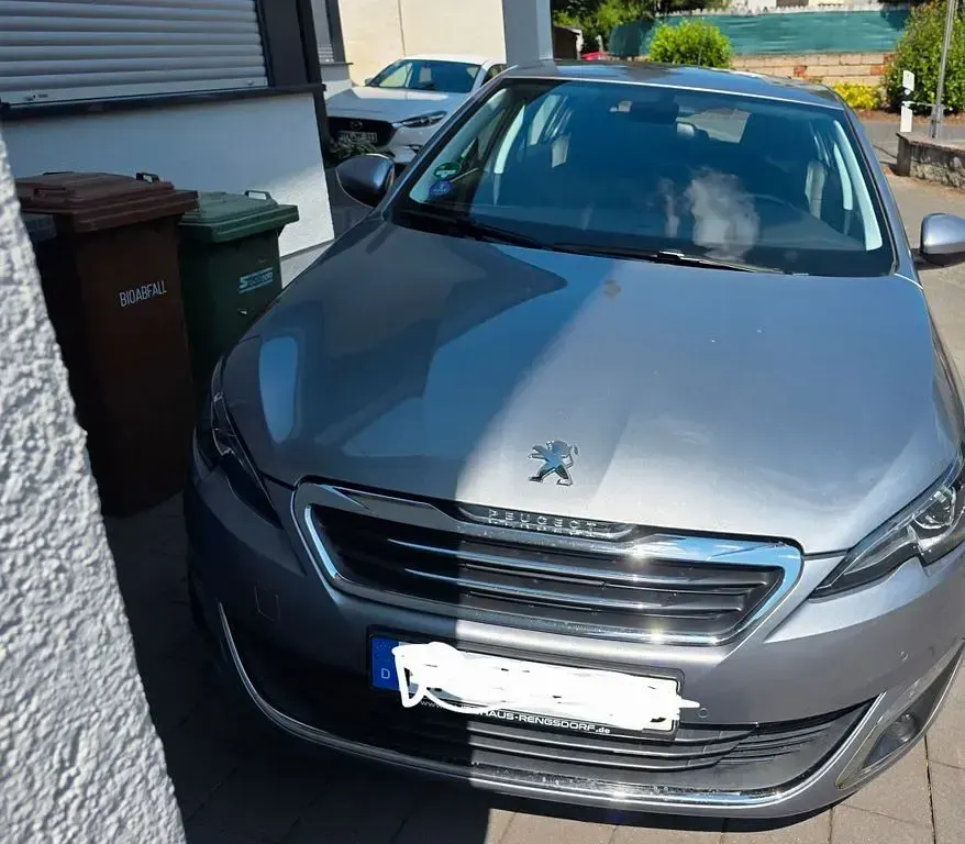 Gebraucht Peugeot 308 Style 131 PS (96 kW) 2015 Silber Limousine