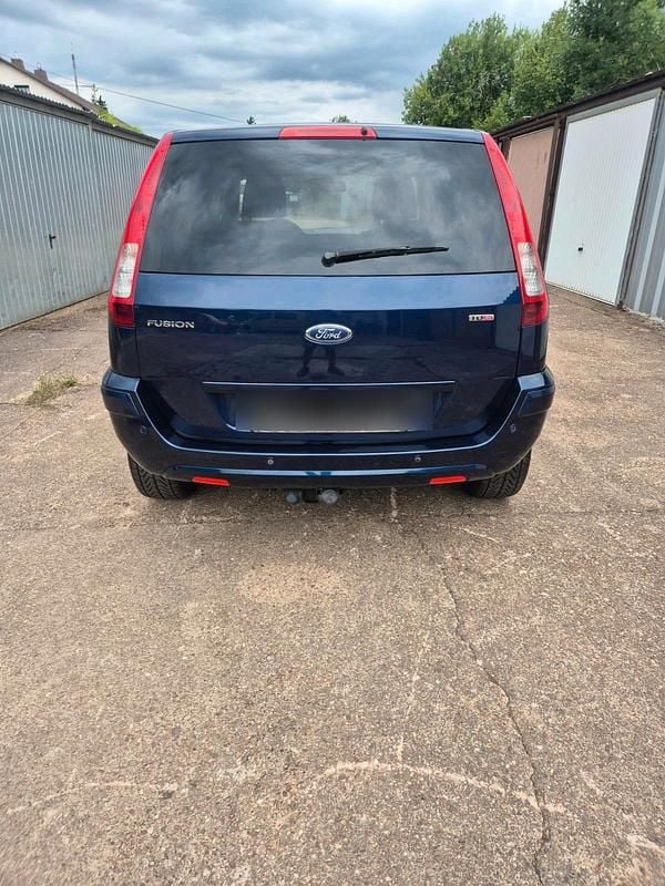 Blau Gebraucht 2010 Ford Fusion Limousine | 3.500 € - Bild 1/4