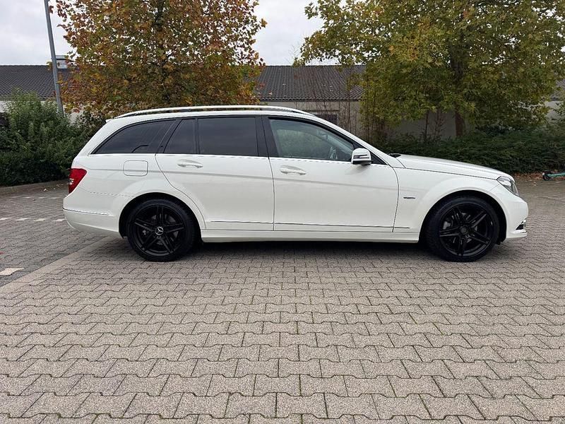 Gebraucht Mercedes C250 204 PS (150 kW) 2012 Weiß Limousine