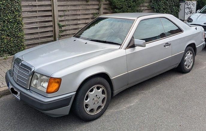 Gebraucht Mercedes 230 132 PS (97 kW) 1992 Silber Coupé