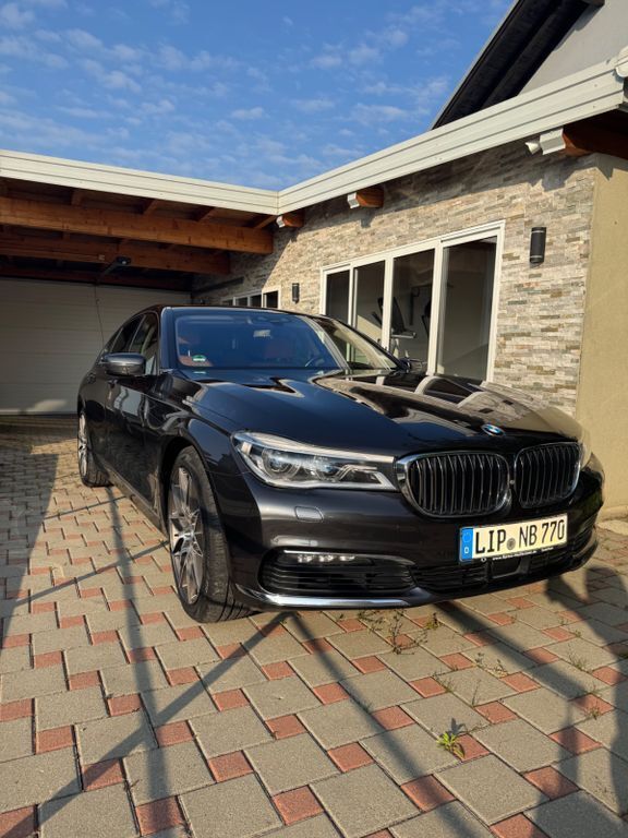 Schwarz Gebraucht 2017 BMW 750 Sport Line Limousine | 22.700 € (Teuer) - Bild 1/4