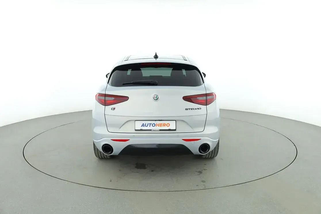 Gebraucht Alfa Romeo Stelvio Veloce 209 PS (153 kW) 2020 Silber SUV