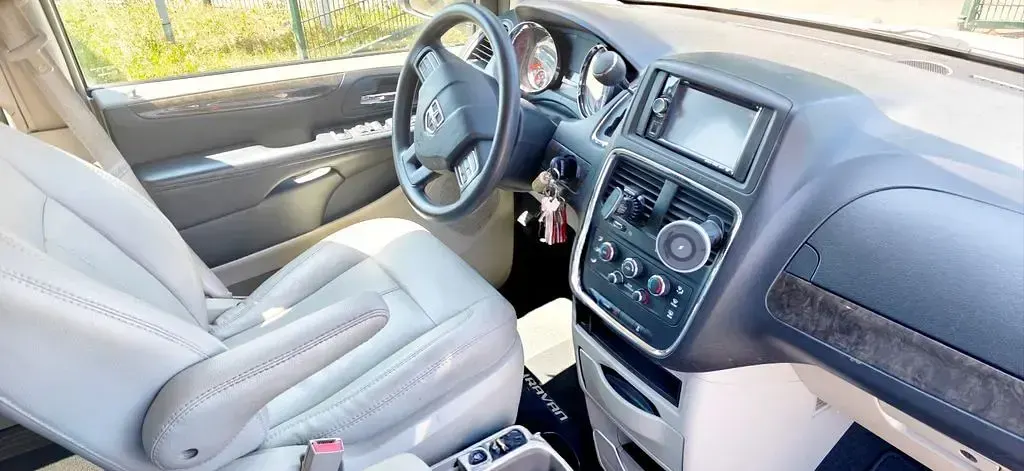 Gebraucht Dodge Grand Caravan 287 PS (211 kW) 2011 Weiß Van / Kleinbus