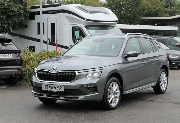 Graphitegrau metallic Gebraucht 2024 Skoda Kamiq Selection SUV | 27.480 € (Etwas zu teuer) - Bild 1/4