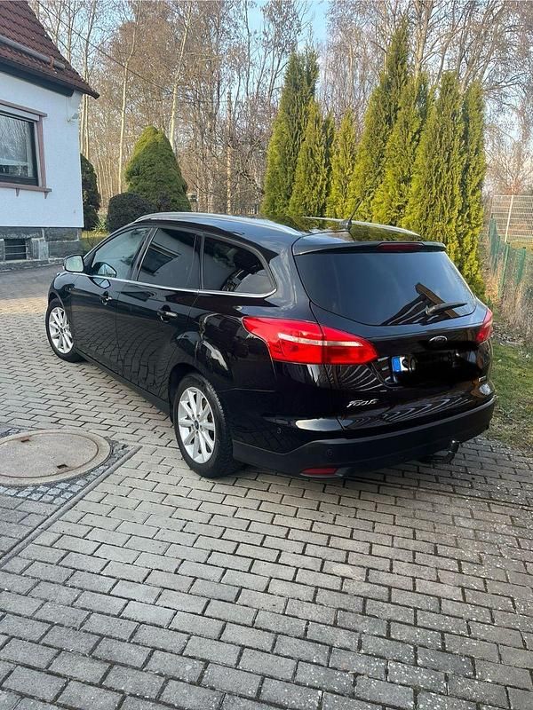 Gebraucht Ford Focus Titanium 125 PS (91 kW) 2015 Schwarz Kombi