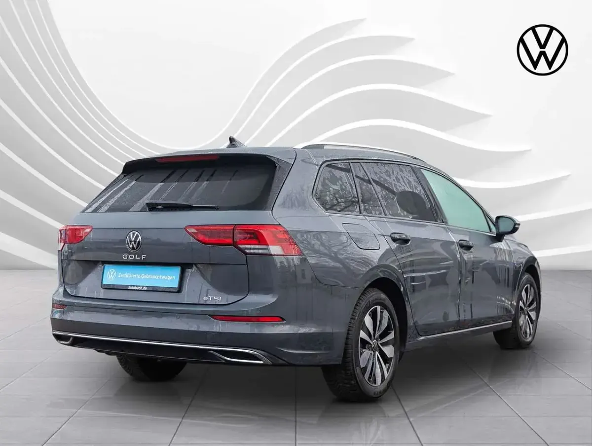 Gebraucht VW Golf VIII Move 131 PS (96 kW) 2023 Delfingrau metallic Kombi