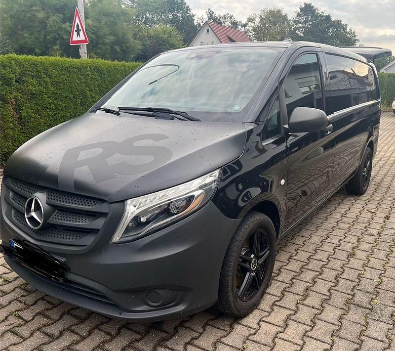 Schwarz Gebraucht 2016 Mercedes Vito Van / Kleinbus | 16.999 € (Guter Preis) - Bild 1/4