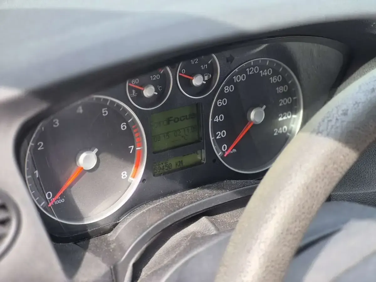 Gebraucht Ford Focus Trend 101 PS (74 kW) 2005 Grau Kleinwagen