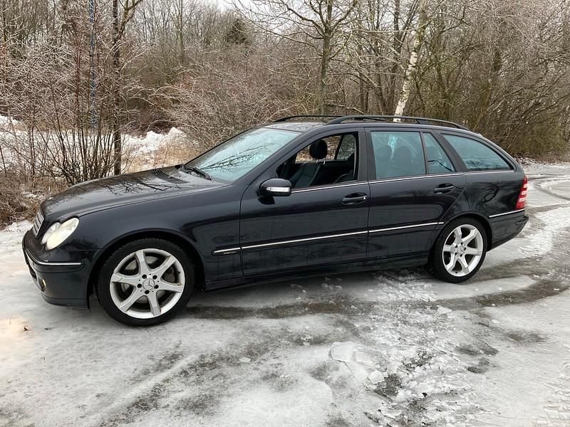 Gebraucht Mercedes C320 224 PS (164 kW) 2005 Blau Kombi