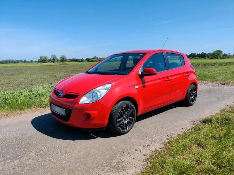 Rot Gebraucht 2011 Hyundai i20 Kleinwagen | 1.500 € (Superpreis) - Bild 1/4