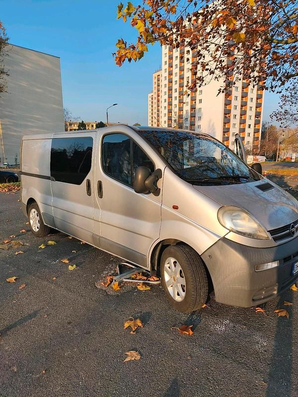 Gebraucht Opel Vivaro 81 PS (59 kW) 2006 Silber Van / Kleinbus