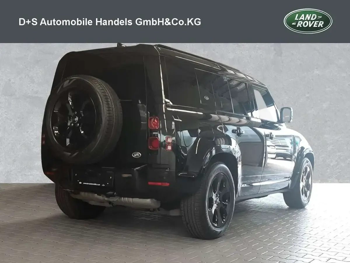 Gebraucht Land Rover Defender HSE Dynamic 300 PS (220 kW) 2022 Santorini black SUV