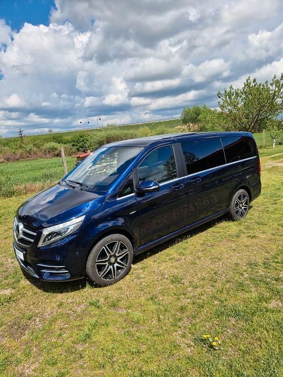 Gebraucht Mercedes V250 AMG 190 PS (139 kW) 2017 Blau Van / Kleinbus