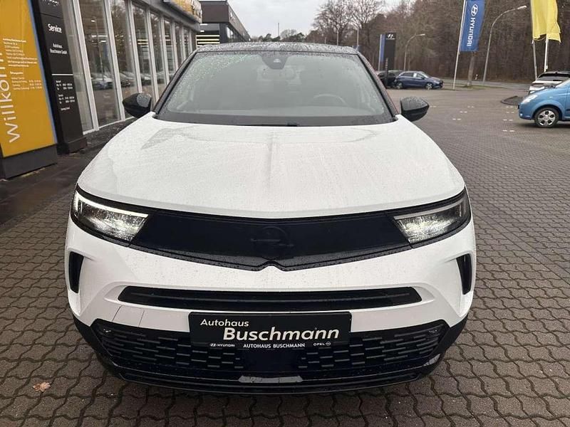 Gebraucht Opel Mokka-e GS Line 100 kW (136 PS) 2022 Arktis weiß SUV