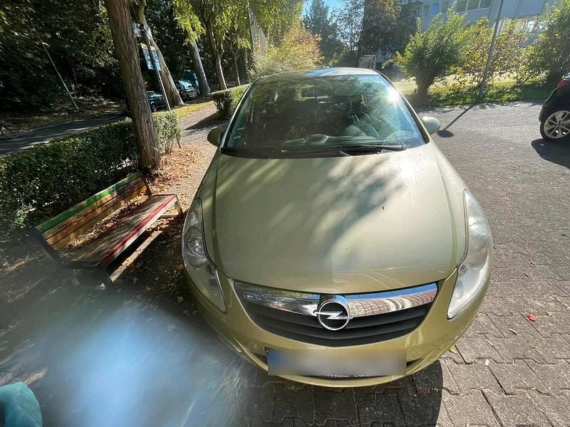 Grün Gebraucht 2007 Opel Corsa Kleinwagen | 900 € (Superpreis) - Bild 1/4