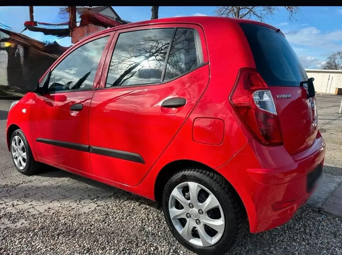 Gebraucht Hyundai i10 67 PS (49 kW) 2011 Rot Kleinwagen