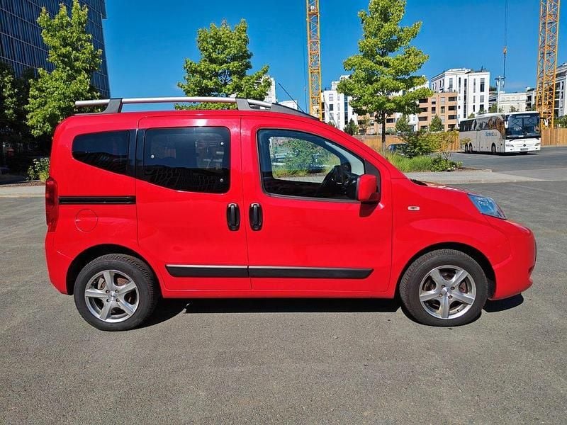 Rot Gebraucht 2012 Fiat Qubo Dynamic Van / Kleinbus | 5.499 € (Fairer Preis) - Bild 1/4