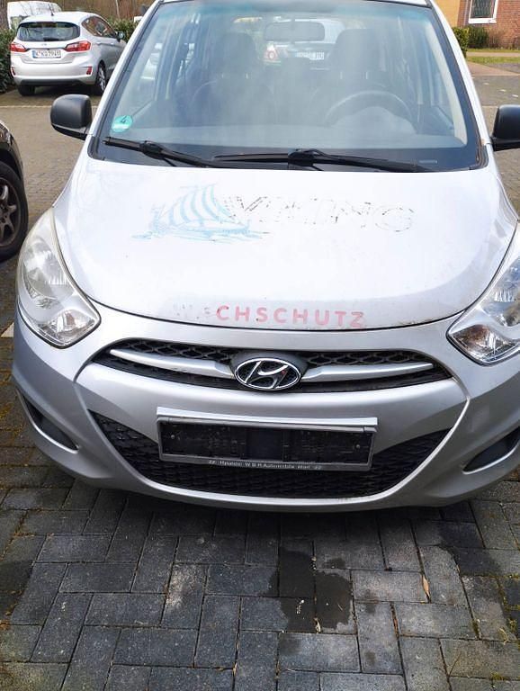 Silber Gebraucht 2012 Hyundai i10 Classic Kleinwagen | 1.550 € (Fairer Preis) - Bild 1/4