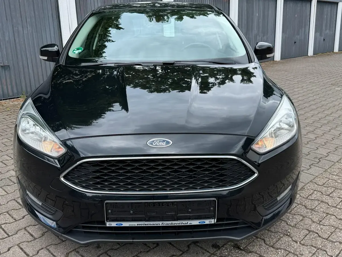 Gebraucht Ford Focus Trend 101 PS (74 kW) 2015 Schwarz Kombi