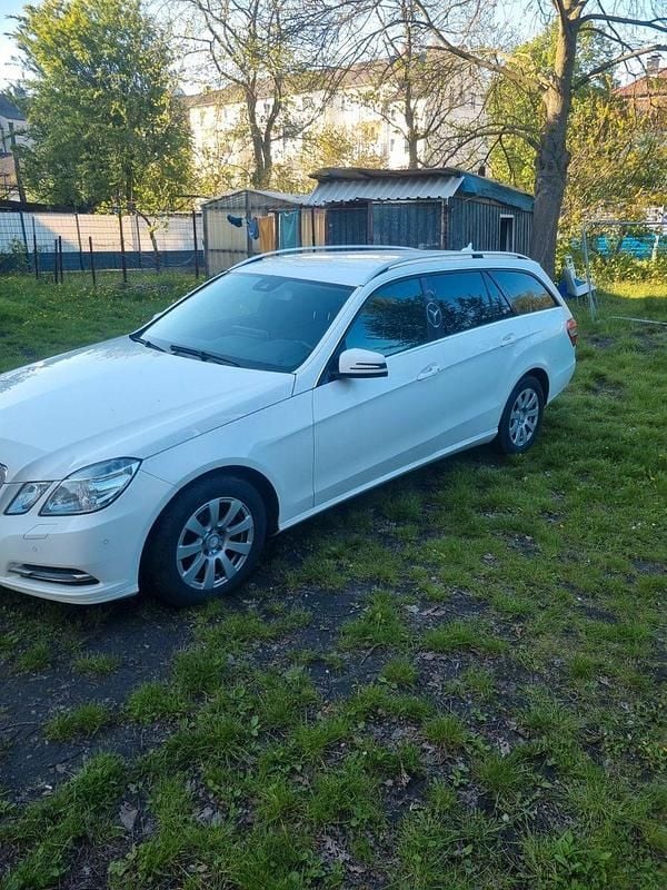 Second-hand Mercedes E220 Elegance 170 CP (125 kW) 2012 Alb Break