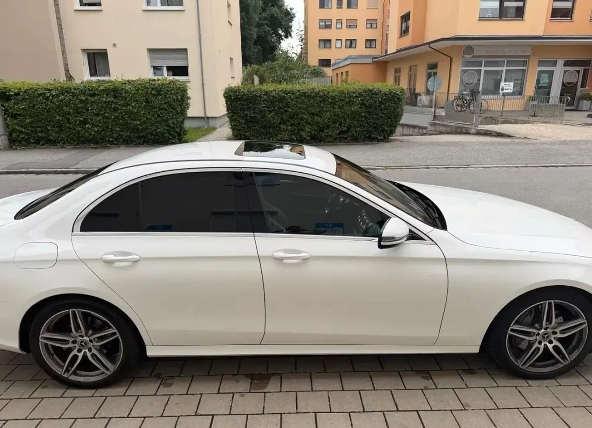 Gebraucht Mercedes E250 AMG line 211 PS (155 kW) 2017 Weiß Limousine
