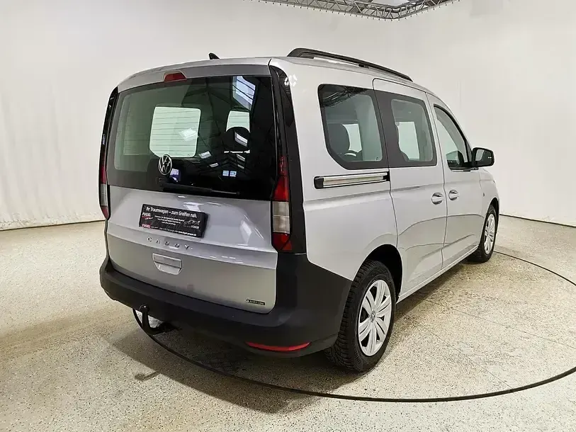 Używany VW Caddy 122 KM (89 kW) 2022 Srebrny Minivan