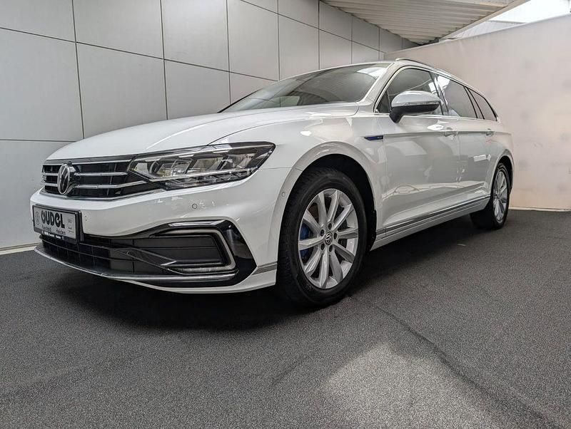 Gebraucht VW Passat GTE 156 PS (114 kW) 2021 Pure white Kombi