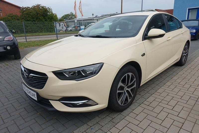 Hellelfenbein/light ivory Gebraucht 2019 Opel Insignia Edition Limousine | 6.400 € (Superpreis) - Bild 1/4