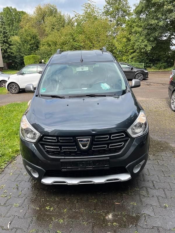 Grau Gebraucht 2020 Dacia Dokker Stepway Van | 14.999 € (Fairer Preis) - Bild 1/4
