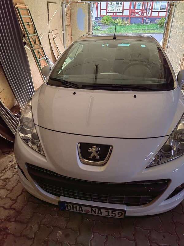 Weiß Gebraucht 2015 Peugeot 207 Roland Garros Cabrio | 12.000 € - Bild 1/4