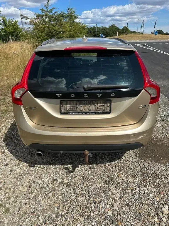 Gebraucht Volvo V60 Momentum 163 PS (119 kW) 2011 Gold Kombi