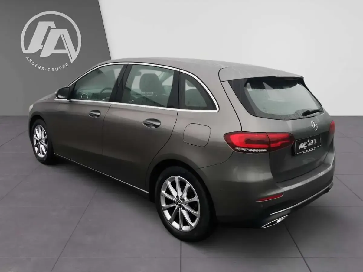 Gebraucht Mercedes B180 Progressive 116 PS (85 kW) 2019 Mountaingrau Kleinwagen