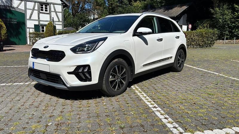 Weiß Gebraucht 2020 Kia Niro Spirit SUV | 19.990 € (Fairer Preis) - Bild 1/4