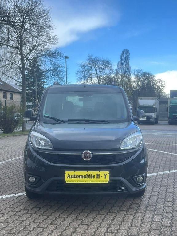 Gebraucht Fiat Doblò Lounge 120 PS (88 kW) 2015 Schwarz Van / Kleinbus