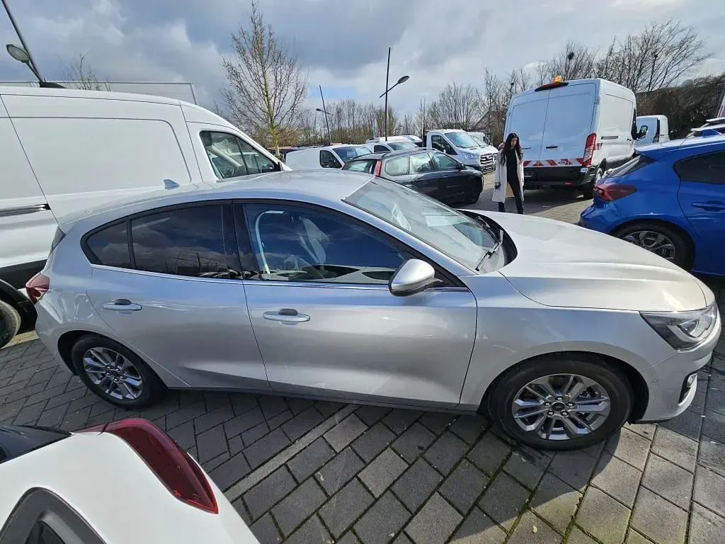 Gebraucht Ford Focus Titanium X 125 PS (91 kW) 2024 Moondust silber metallic Limousine