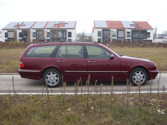 Gebraucht Mercedes E320 Elegance 268 PS (197 kW) 2001 Rot metallic Kombi