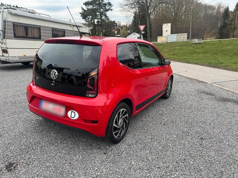 Second-hand VW up! 60 CP (44 kW) 2019 Roșu Hatchback