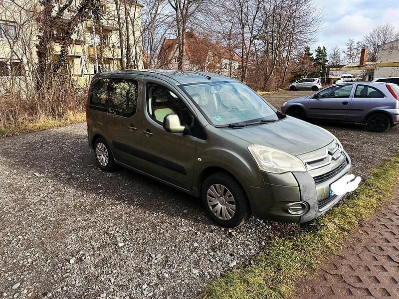 Grün Gebraucht 2009 Citroën Berlingo Van / Kleinbus | 3.700 € (Guter Preis) - Bild 1/4