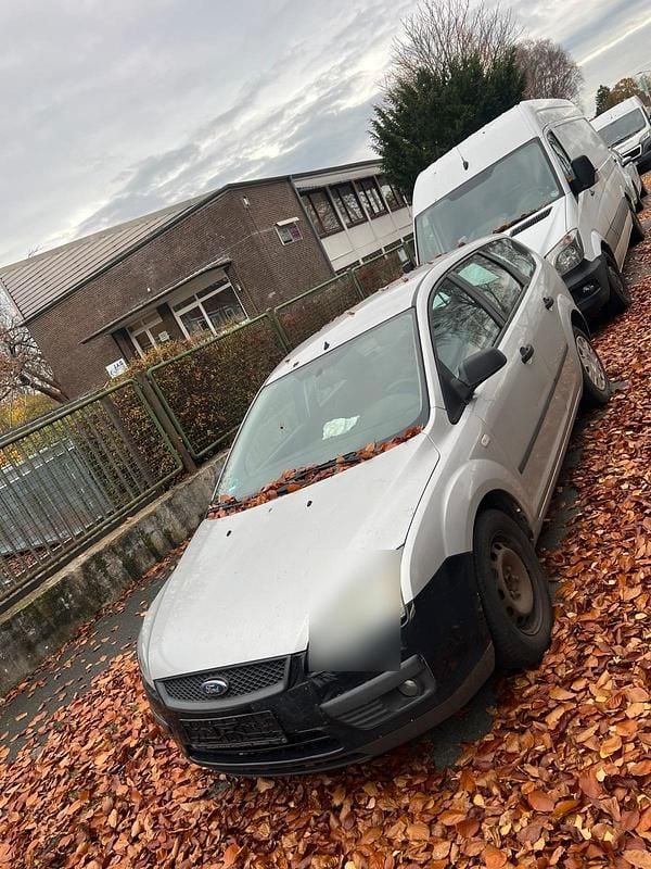 Silber Gebraucht 2006 Ford Focus Kombi | 400 € (Superpreis) - Bild 1/4