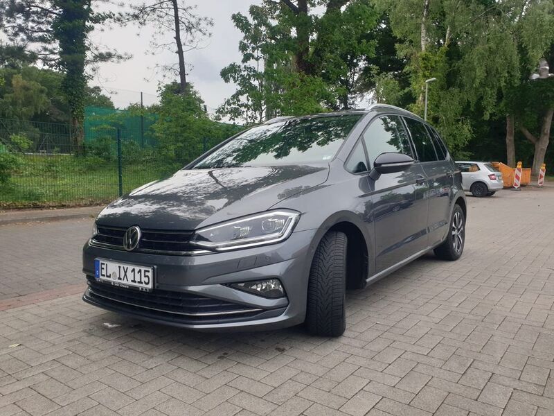 Grau Gebraucht 2019 VW Golf Sportsvan IQ Drive Van / Kleinbus | 10.300 € (Guter Preis) - Bild 1/4