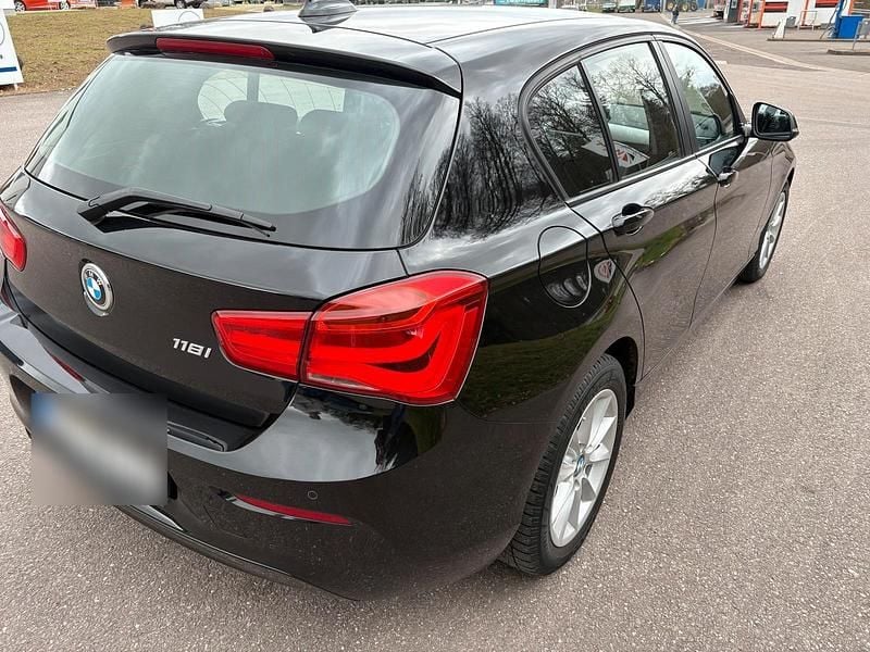 Gebraucht BMW 118 Advantage 136 PS (100 kW) 2018 Schwarz Kleinwagen
