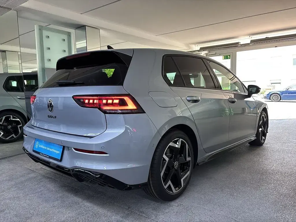 Gebraucht VW Golf VIII R 150 PS (110 kW) 2026 Oyster silver metallic Limousine