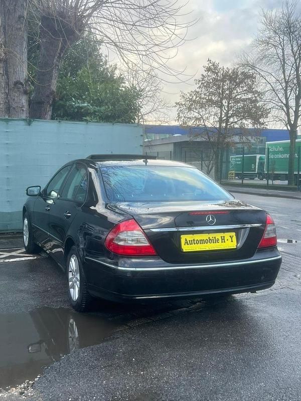 Second-hand Mercedes E350 272 CP (200 kW) 2006 Negru Berlinǎ