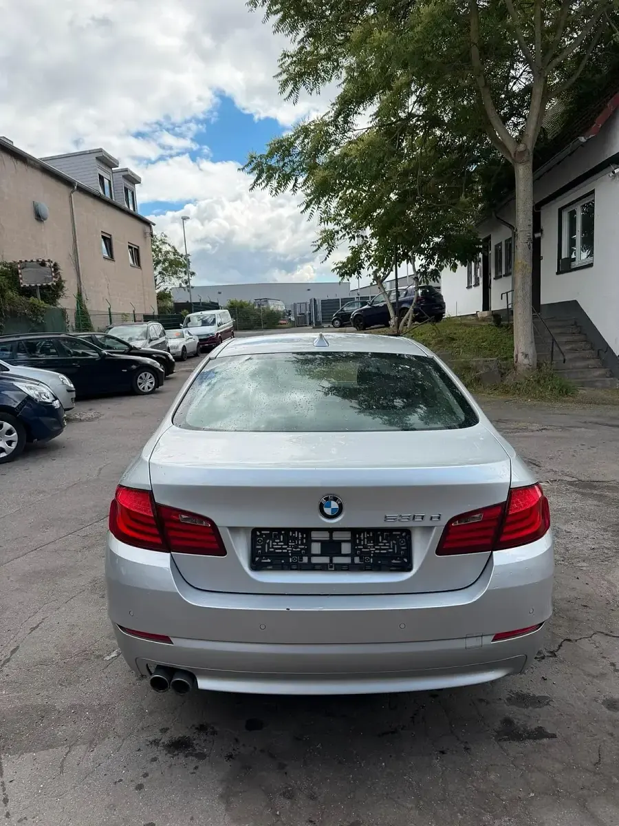 Gebraucht BMW 530 245 PS (180 kW) 2011 Grau Limousine