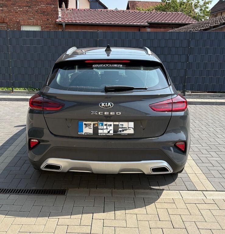 Grau Gebraucht 2020 Kia XCeed Edition 7 SUV | 13.700 € (Guter Preis) - Bild 1/4